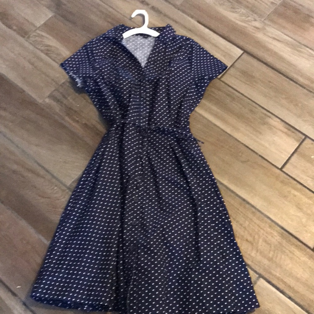 Vintage style button up short sleeve dress.